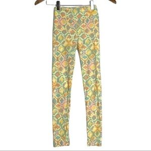 𝅺girl’s LuLaRoe Leggings in Geometric Pattern Size L/XL